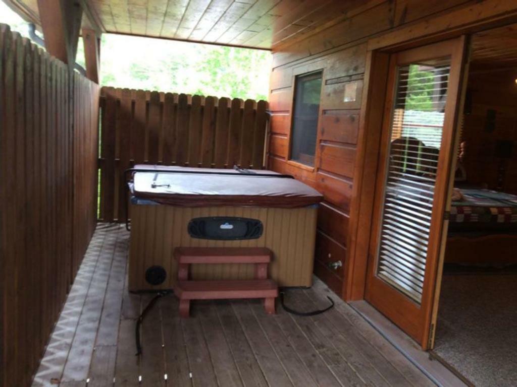 Spacious Party Hut Near Attractions McCookville Экстерьер фото